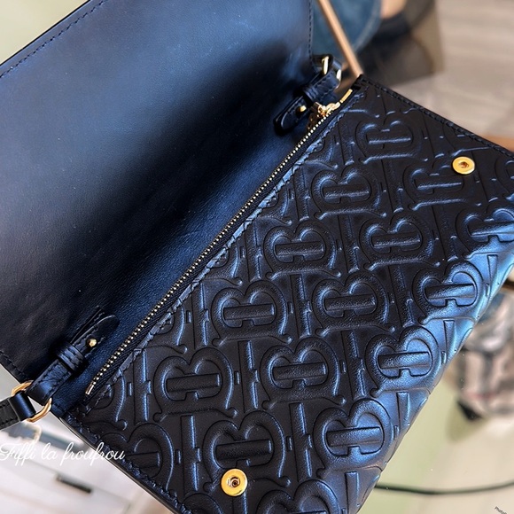 Authentic Burberry crossbody - Picture 4 of 15